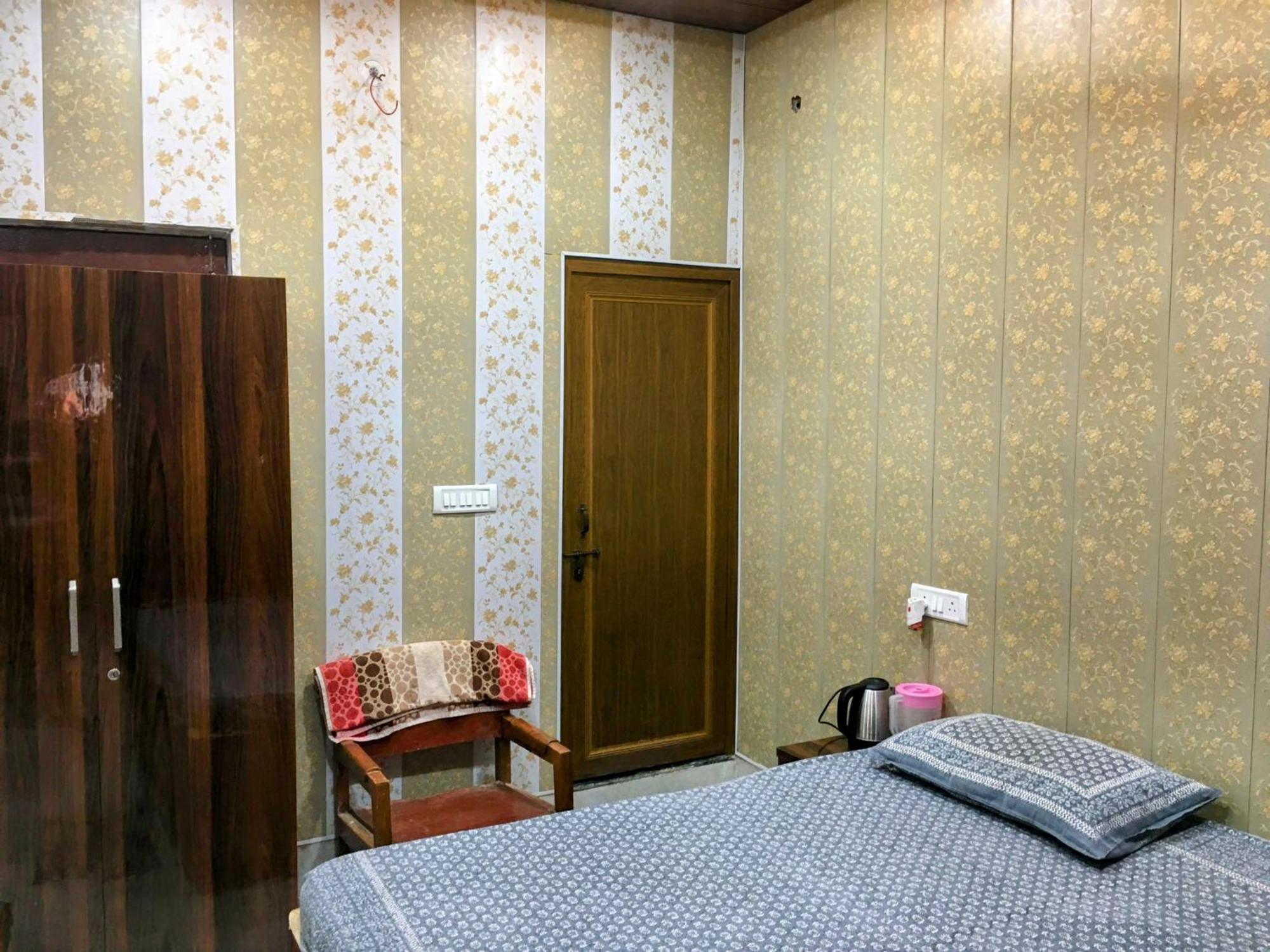 Hotel Raju Homestay Ayodhya 150 Meters From Shree Ram Janmbhoomi Temple 200 Meters From Ayodhya Dham Railway Station Luaran gambar