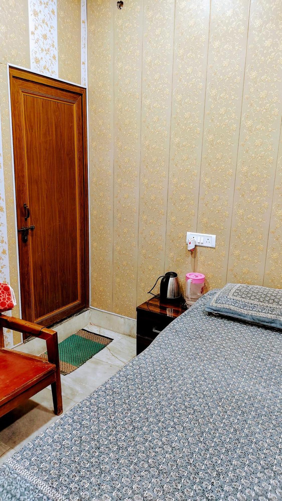 Hotel Raju Homestay Ayodhya 150 Meters From Shree Ram Janmbhoomi Temple 200 Meters From Ayodhya Dham Railway Station Luaran gambar