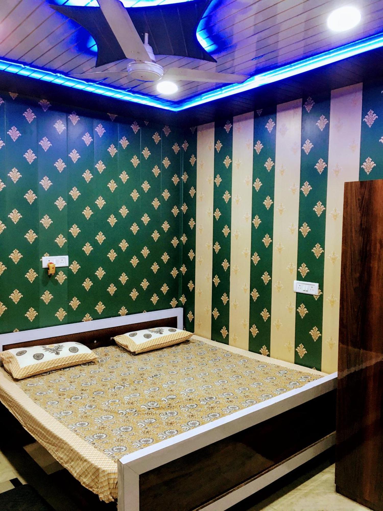 Hotel Raju Homestay Ayodhya 150 Meters From Shree Ram Janmbhoomi Temple 200 Meters From Ayodhya Dham Railway Station Luaran gambar