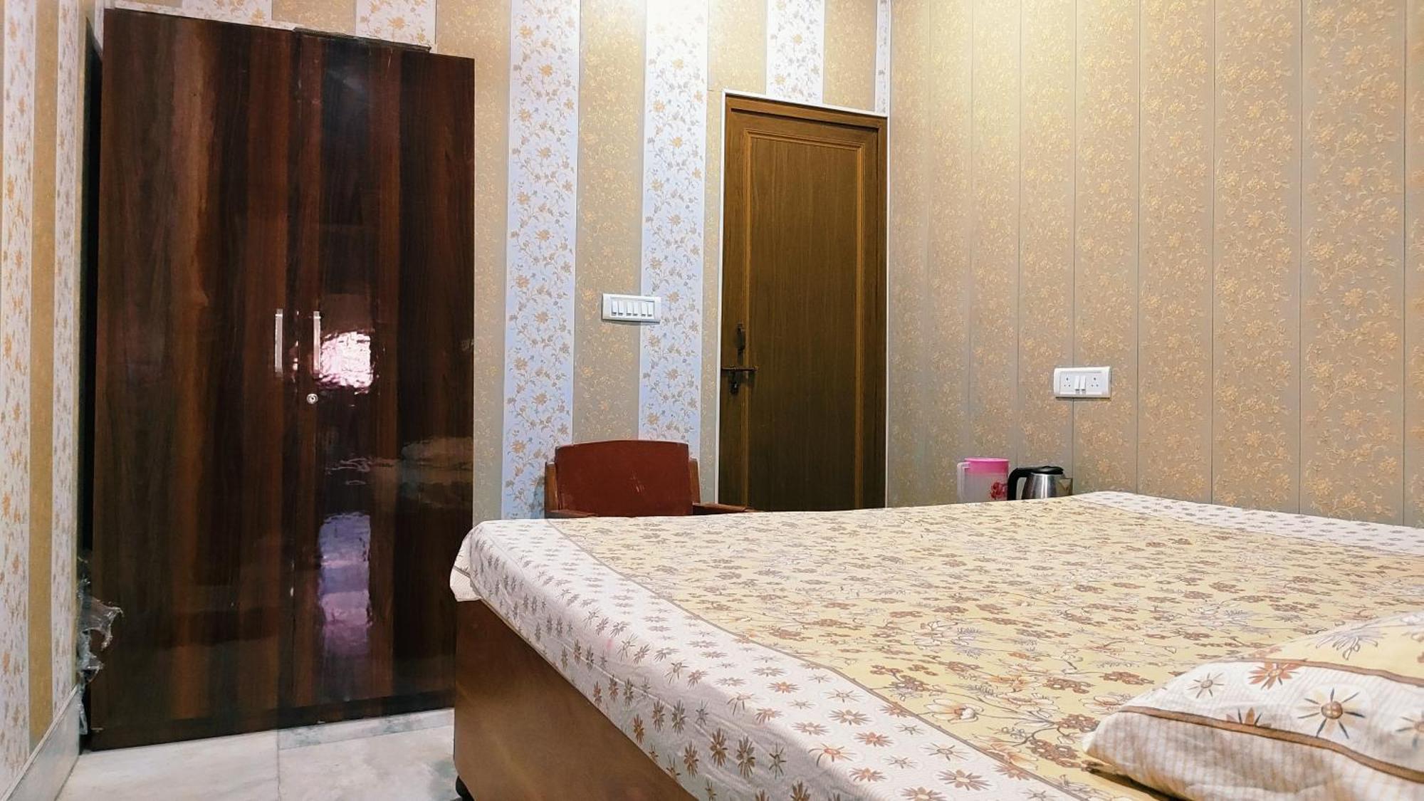 Hotel Raju Homestay Ayodhya 150 Meters From Shree Ram Janmbhoomi Temple 200 Meters From Ayodhya Dham Railway Station Luaran gambar
