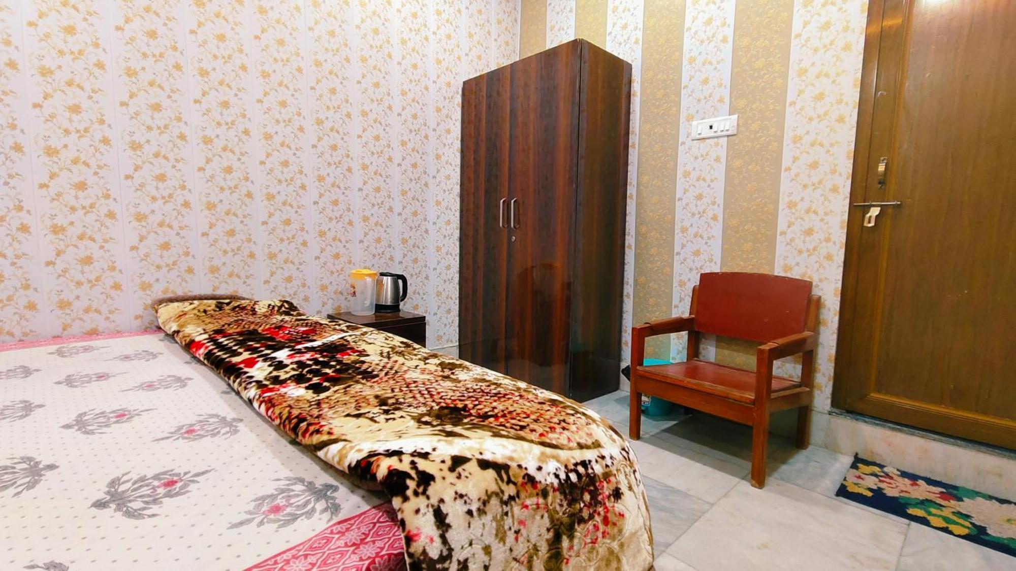 Hotel Raju Homestay Ayodhya 150 Meters From Shree Ram Janmbhoomi Temple 200 Meters From Ayodhya Dham Railway Station Luaran gambar