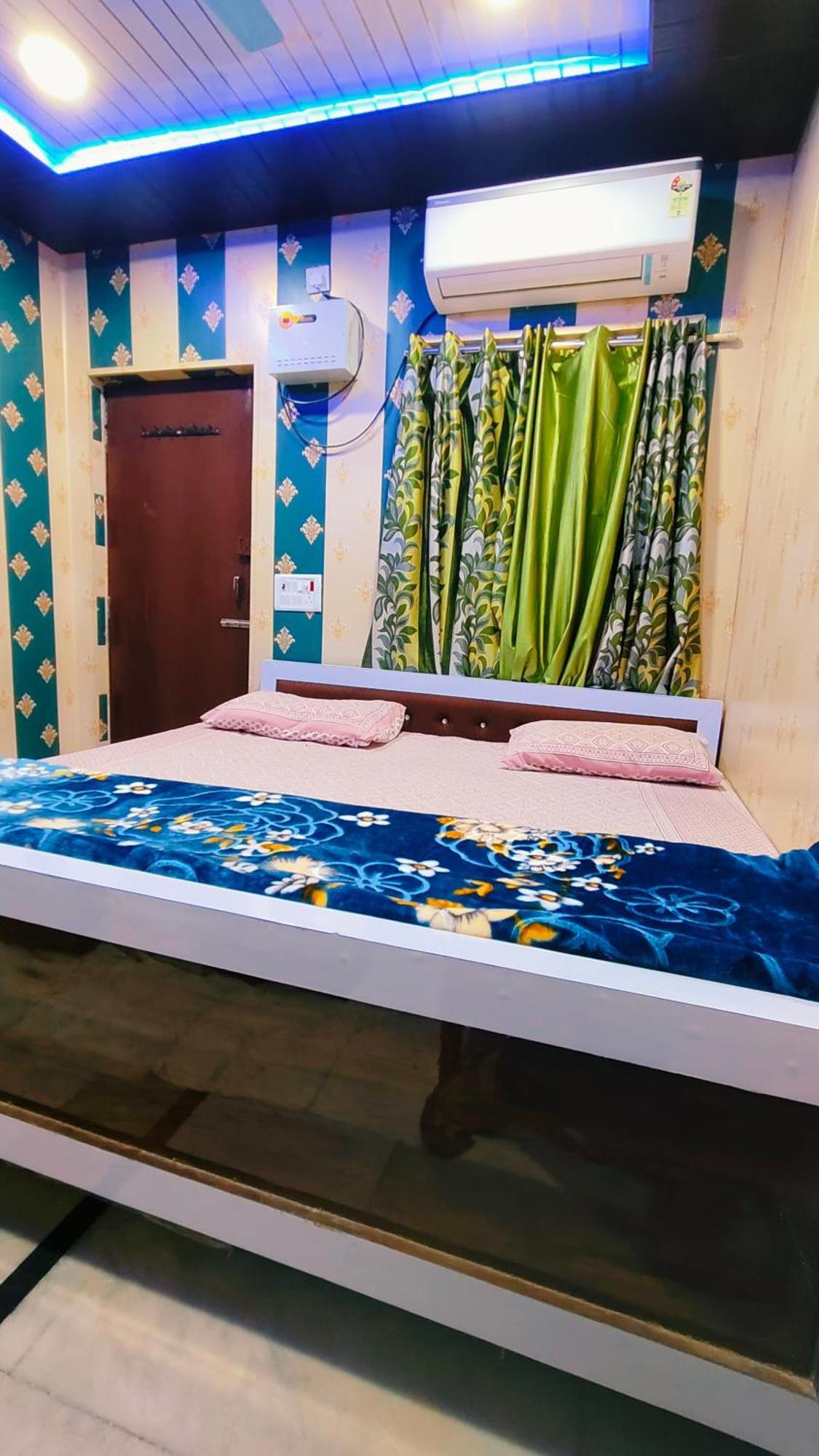 Hotel Raju Homestay Ayodhya 150 Meters From Shree Ram Janmbhoomi Temple 200 Meters From Ayodhya Dham Railway Station Luaran gambar